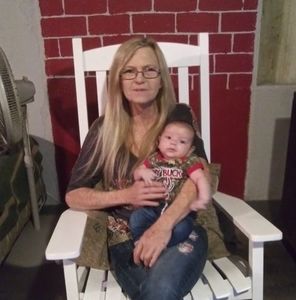 Meet your Posher, Lora